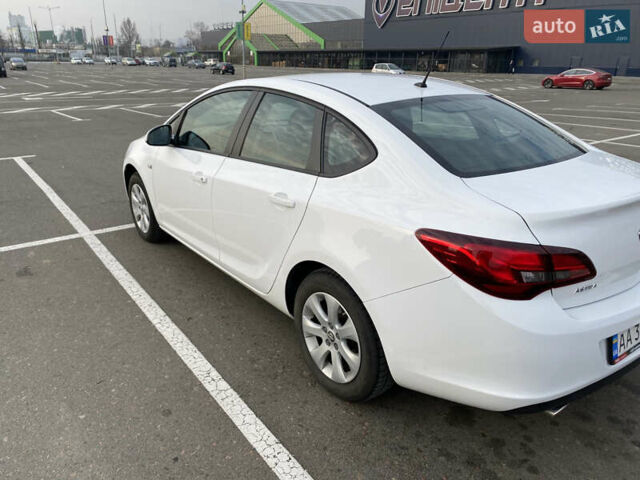 Белый Опель Астра, объемом двигателя 1.36 л и пробегом 80 тыс. км за 11250 $, фото 6 на Automoto.ua