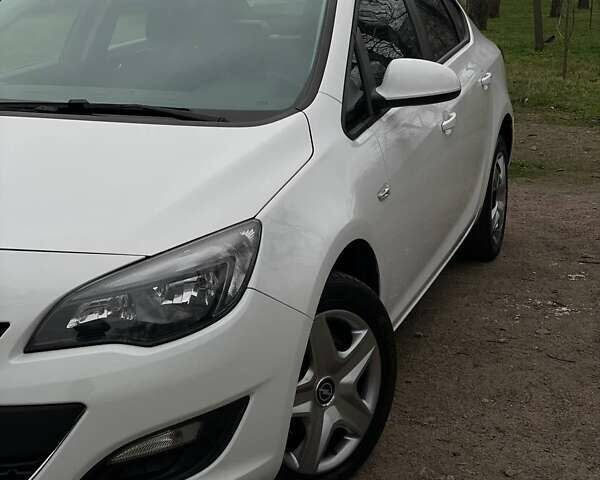 Белый Опель Астра, объемом двигателя 1.4 л и пробегом 166 тыс. км за 7500 $, фото 7 на Automoto.ua