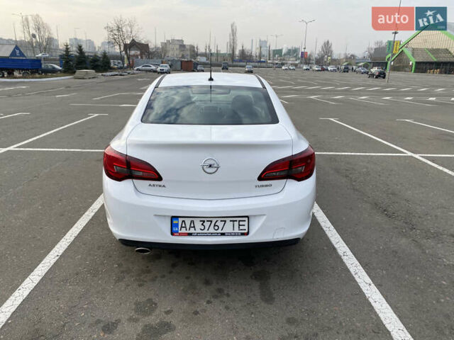 Белый Опель Астра, объемом двигателя 1.36 л и пробегом 80 тыс. км за 11250 $, фото 4 на Automoto.ua