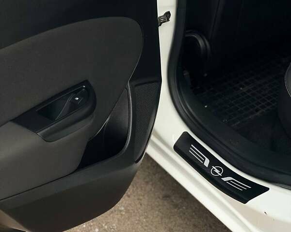 Белый Опель Астра, объемом двигателя 1.4 л и пробегом 166 тыс. км за 7500 $, фото 10 на Automoto.ua