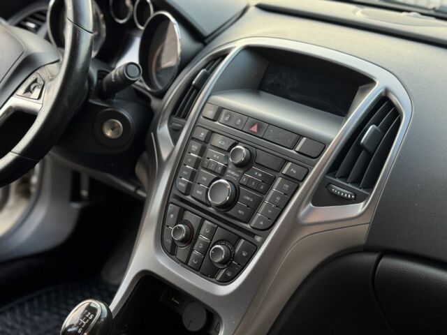 Белый Опель Астра, объемом двигателя 1.4 л и пробегом 230 тыс. км за 177 $, фото 6 на Automoto.ua