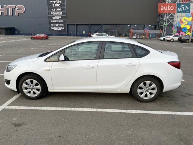 Белый Опель Астра, объемом двигателя 1.36 л и пробегом 80 тыс. км за 11250 $, фото 7 на Automoto.ua