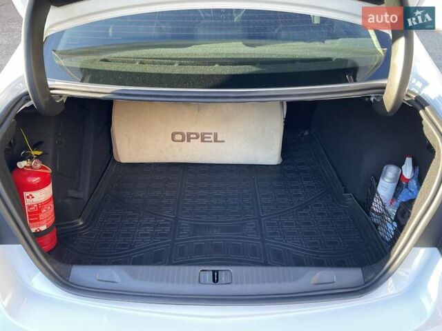 Білий Опель Астра, об'ємом двигуна 1.36 л та пробігом 78 тис. км за 11000 $, фото 6 на Automoto.ua
