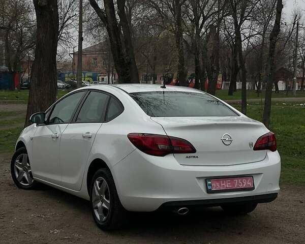 Белый Опель Астра, объемом двигателя 1.4 л и пробегом 166 тыс. км за 7500 $, фото 1 на Automoto.ua