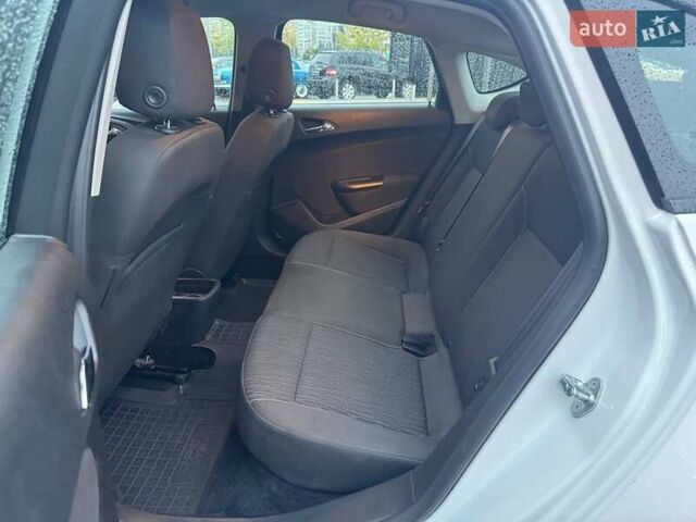 Опель Астра 2020 в Киеве на Automoto.ua Белый Опель Астра, объемом двигателя 1.36 л и пробегом 73 тыс. км за 13490 $, фото 8 на Automoto.ua