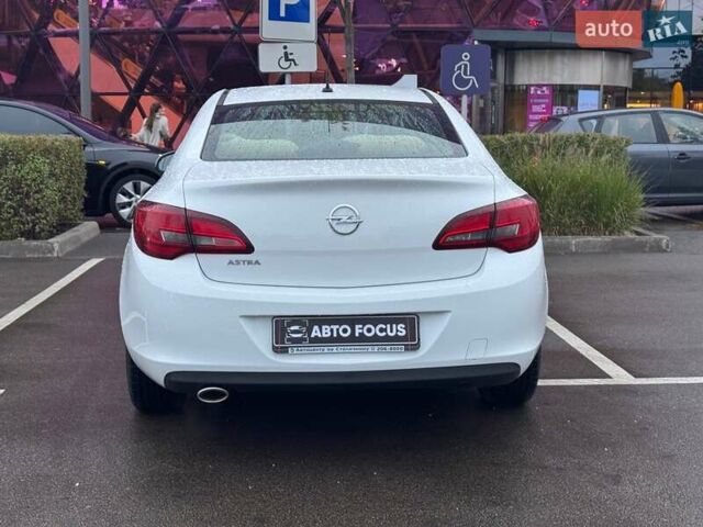 Опель Астра 2020 в Киеве на Automoto.ua Белый Опель Астра, объемом двигателя 1.36 л и пробегом 73 тыс. км за 13490 $, фото 5 на Automoto.ua