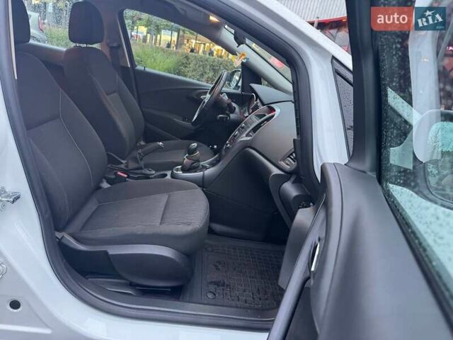 Опель Астра 2020 в Киеве на Automoto.ua Белый Опель Астра, объемом двигателя 1.36 л и пробегом 73 тыс. км за 13490 $, фото 10 на Automoto.ua