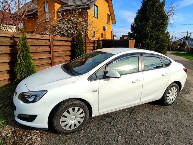 Опель Астра 2020 в Киеве на Automoto.ua Белый Опель Астра, объемом двигателя 1.4 л и пробегом 32 тыс. км за 12000 $, фото 1 на Automoto.ua