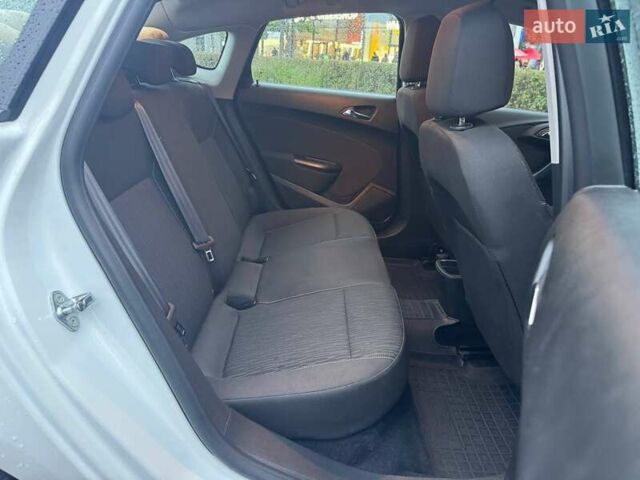 Опель Астра 2020 в Киеве на Automoto.ua Белый Опель Астра, объемом двигателя 1.36 л и пробегом 73 тыс. км за 13490 $, фото 9 на Automoto.ua