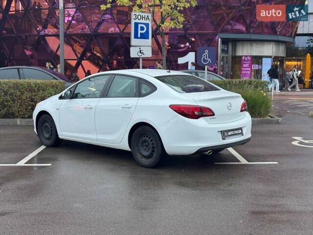 Опель Астра 2020 в Киеве на Automoto.ua Белый Опель Астра, объемом двигателя 1.36 л и пробегом 73 тыс. км за 13490 $, фото 4 на Automoto.ua
