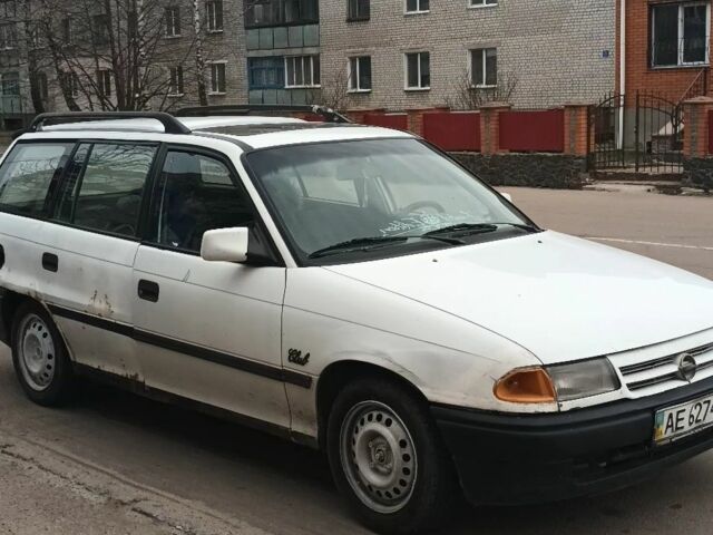 Білий Опель Астра, об'ємом двигуна 1.6 л та пробігом 500 тис. км за 947 $, фото 1 на Automoto.ua