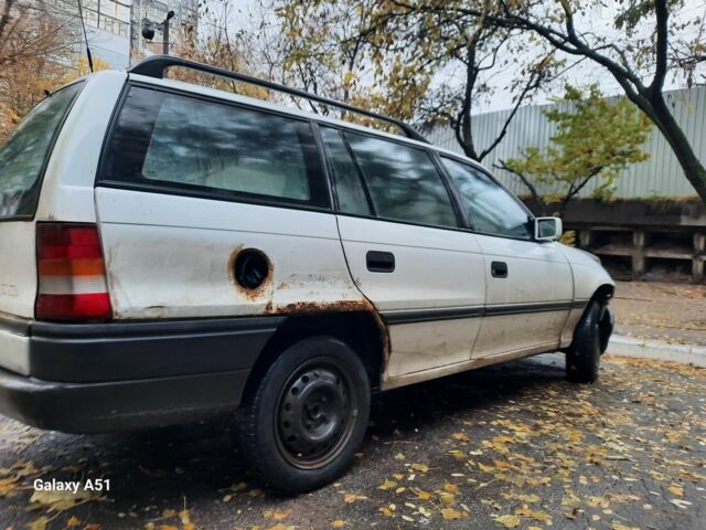 Белый Опель Астра, объемом двигателя 1.8 л и пробегом 243 тыс. км за 500 $, фото 7 на Automoto.ua