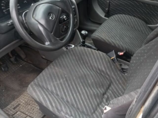 Белый Опель Астра, объемом двигателя 1.7 л и пробегом 333 тыс. км за 999 $, фото 4 на Automoto.ua