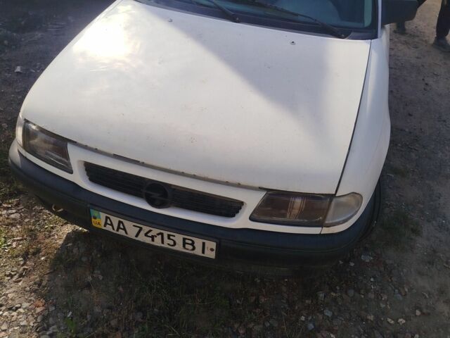 Белый Опель Астра, объемом двигателя 0 л и пробегом 300 тыс. км за 474 $, фото 5 на Automoto.ua