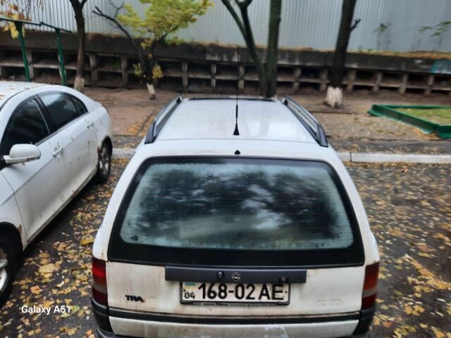 Белый Опель Астра, объемом двигателя 1.8 л и пробегом 243 тыс. км за 500 $, фото 8 на Automoto.ua