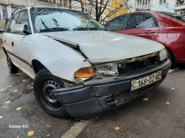 Белый Опель Астра, объемом двигателя 1.8 л и пробегом 243 тыс. км за 500 $, фото 3 на Automoto.ua