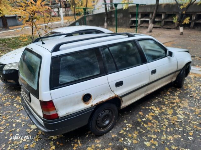 Белый Опель Астра, объемом двигателя 1.8 л и пробегом 243 тыс. км за 500 $, фото 9 на Automoto.ua