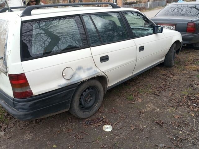 Белый Опель Астра, объемом двигателя 1.7 л и пробегом 333 тыс. км за 999 $, фото 5 на Automoto.ua