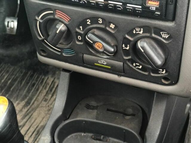 Білий Опель Астра, об'ємом двигуна 1.6 л та пробігом 500 тис. км за 947 $, фото 6 на Automoto.ua