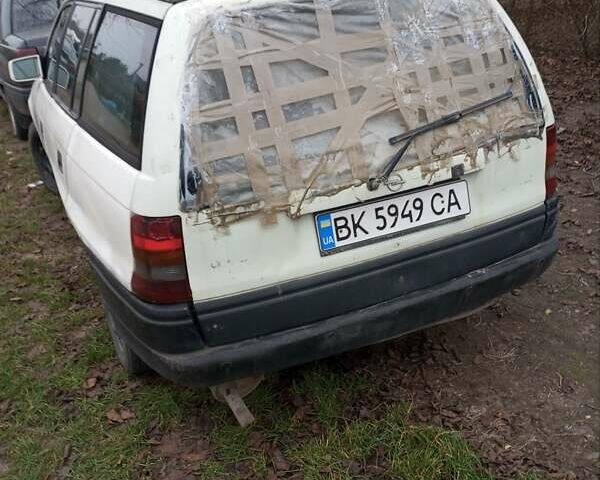 Білий Опель Астра, об'ємом двигуна 1.69 л та пробігом 333 тис. км за 999 $, фото 4 на Automoto.ua