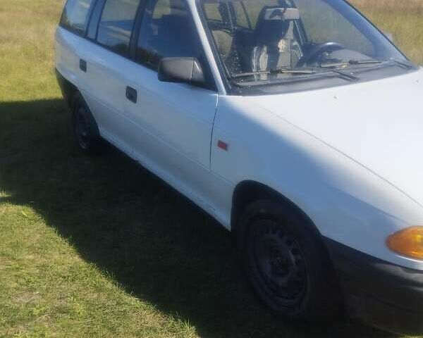 Білий Опель Астра, об'ємом двигуна 1.6 л та пробігом 280 тис. км за 1500 $, фото 1 на Automoto.ua