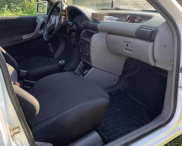 Белый Опель Астра, объемом двигателя 1.8 л и пробегом 320 тыс. км за 1999 $, фото 10 на Automoto.ua