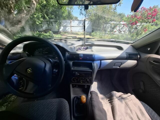 Белый Опель Астра, объемом двигателя 1.4 л и пробегом 111 тыс. км за 1500 $, фото 7 на Automoto.ua