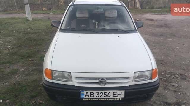 Белый Опель Астра, объемом двигателя 1.36 л и пробегом 230 тыс. км за 2700 $, фото 3 на Automoto.ua