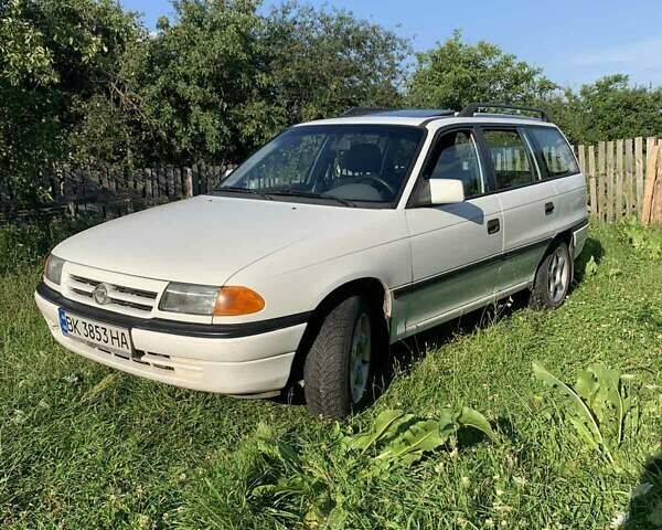 Белый Опель Астра, объемом двигателя 1.8 л и пробегом 320 тыс. км за 1999 $, фото 3 на Automoto.ua