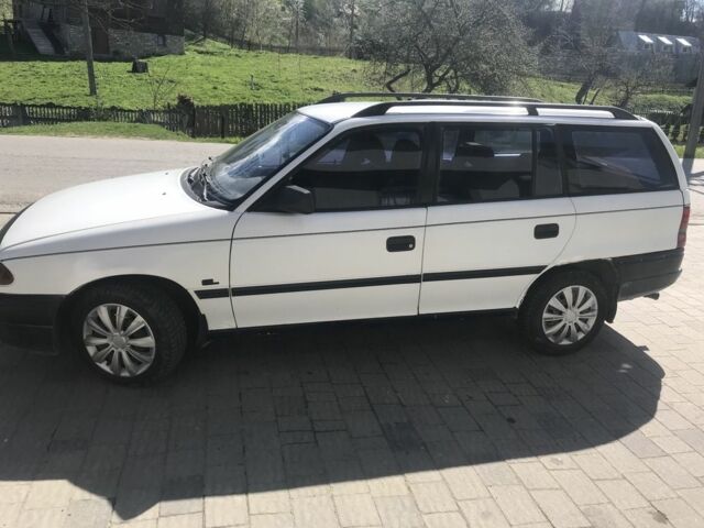 Білий Опель Астра, об'ємом двигуна 1.4 л та пробігом 372 тис. км за 1600 $, фото 4 на Automoto.ua