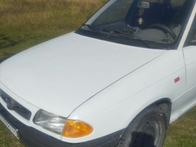 Белый Опель Астра, объемом двигателя 1.6 л и пробегом 280 тыс. км за 1500 $, фото 1 на Automoto.ua