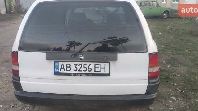 Белый Опель Астра, объемом двигателя 1.36 л и пробегом 230 тыс. км за 2700 $, фото 4 на Automoto.ua