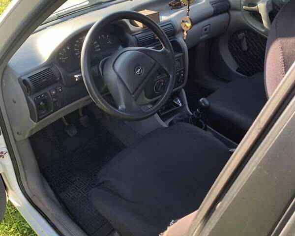 Белый Опель Астра, объемом двигателя 1.8 л и пробегом 320 тыс. км за 1999 $, фото 8 на Automoto.ua