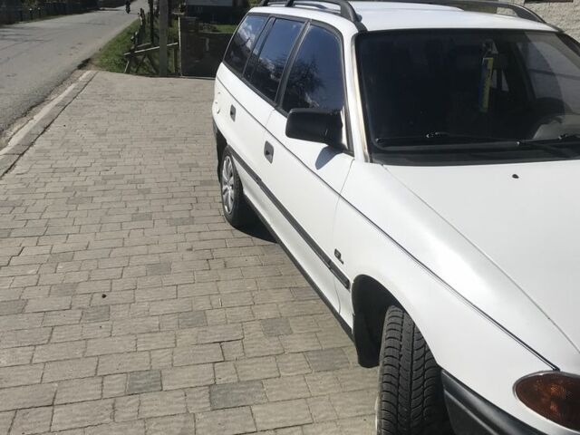 Білий Опель Астра, об'ємом двигуна 1.4 л та пробігом 372 тис. км за 1600 $, фото 2 на Automoto.ua