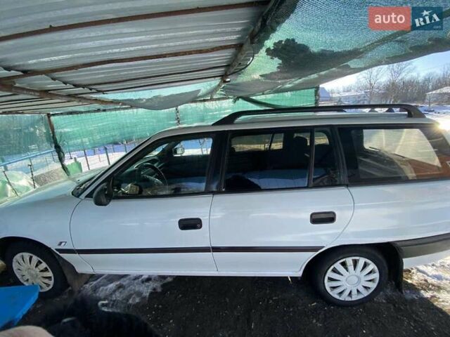 Белый Опель Астра, объемом двигателя 1.6 л и пробегом 140 тыс. км за 2300 $, фото 6 на Automoto.ua