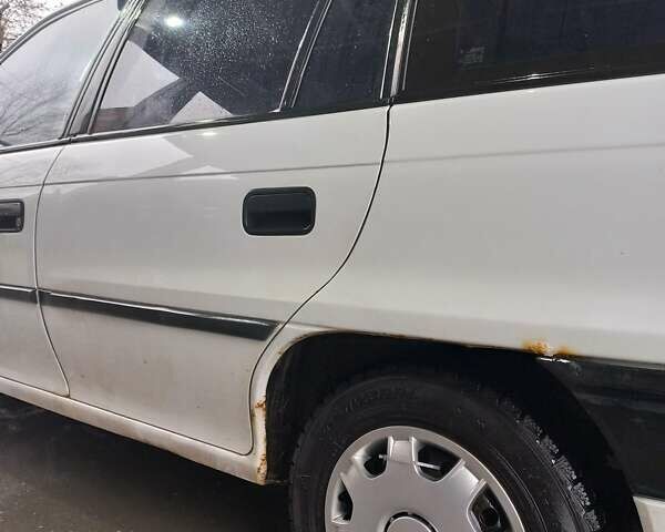 Белый Опель Астра, объемом двигателя 1.4 л и пробегом 245 тыс. км за 1900 $, фото 20 на Automoto.ua