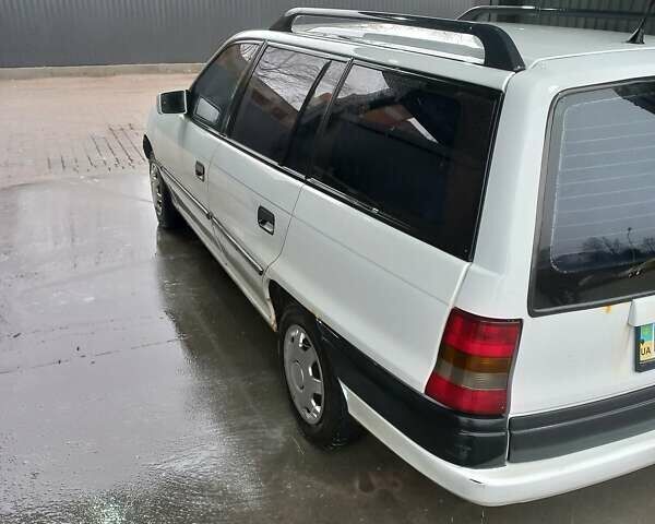 Белый Опель Астра, объемом двигателя 1.4 л и пробегом 245 тыс. км за 1900 $, фото 1 на Automoto.ua