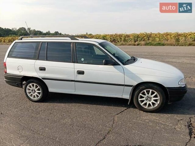 Белый Опель Астра, объемом двигателя 1.8 л и пробегом 311 тыс. км за 2200 $, фото 4 на Automoto.ua