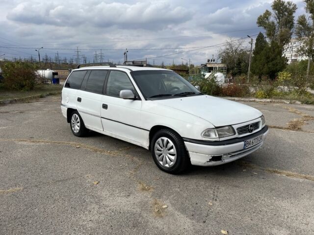 Белый Опель Астра, объемом двигателя 0 л и пробегом 350 тыс. км за 1000 $, фото 1 на Automoto.ua