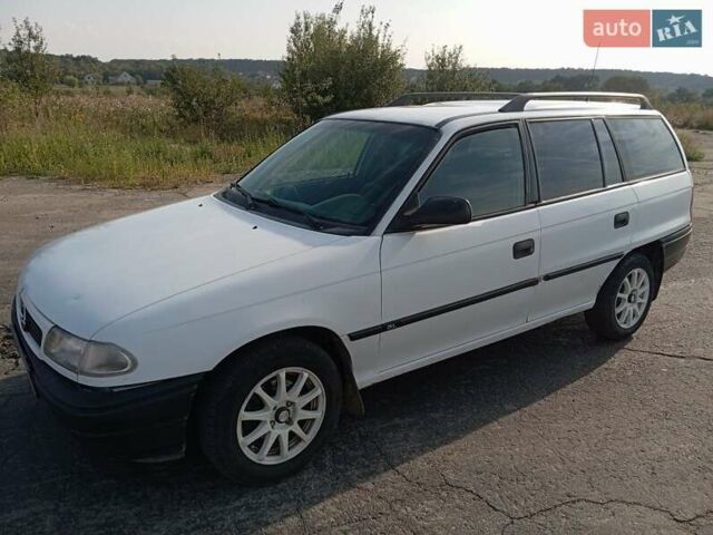 Белый Опель Астра, объемом двигателя 1.8 л и пробегом 311 тыс. км за 2200 $, фото 3 на Automoto.ua