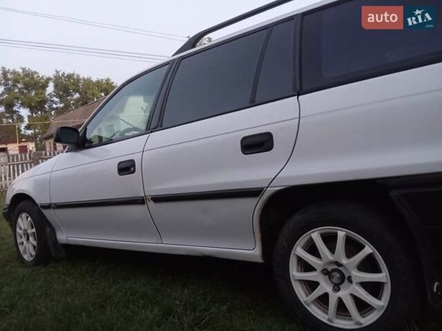 Белый Опель Астра, объемом двигателя 1.8 л и пробегом 311 тыс. км за 2200 $, фото 11 на Automoto.ua