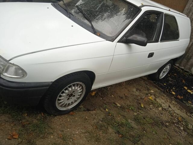 Белый Опель Астра, объемом двигателя 1.4 л и пробегом 2 тыс. км за 750 $, фото 1 на Automoto.ua