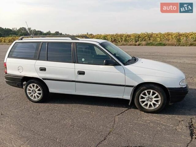 Белый Опель Астра, объемом двигателя 1.8 л и пробегом 311 тыс. км за 2200 $, фото 1 на Automoto.ua