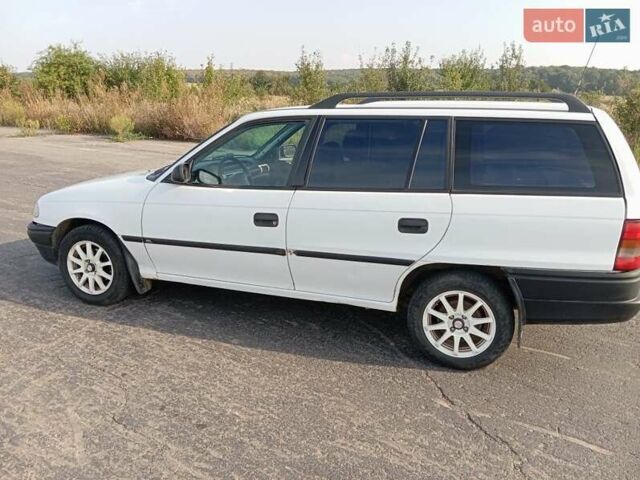 Белый Опель Астра, объемом двигателя 1.8 л и пробегом 311 тыс. км за 2200 $, фото 7 на Automoto.ua