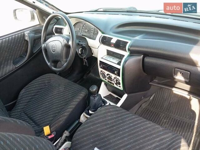 Белый Опель Астра, объемом двигателя 1.8 л и пробегом 311 тыс. км за 2200 $, фото 5 на Automoto.ua