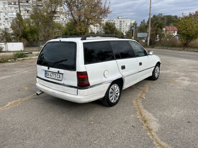 Белый Опель Астра, объемом двигателя 0 л и пробегом 350 тыс. км за 1000 $, фото 2 на Automoto.ua