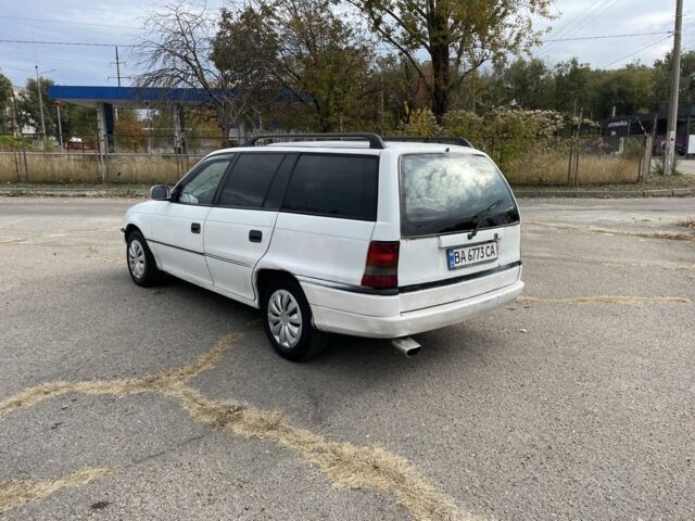 Белый Опель Астра, объемом двигателя 0 л и пробегом 350 тыс. км за 1000 $, фото 3 на Automoto.ua