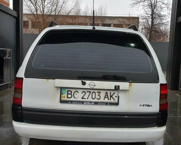 Белый Опель Астра, объемом двигателя 1.4 л и пробегом 245 тыс. км за 1900 $, фото 2 на Automoto.ua