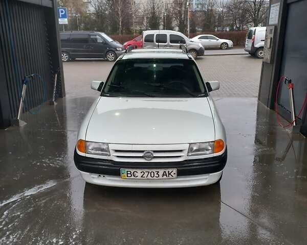 Белый Опель Астра, объемом двигателя 1.4 л и пробегом 245 тыс. км за 1900 $, фото 6 на Automoto.ua