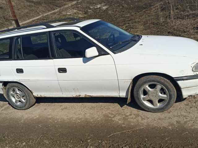 Белый Опель Астра, объемом двигателя 1 л и пробегом 3 тыс. км за 1000 $, фото 3 на Automoto.ua